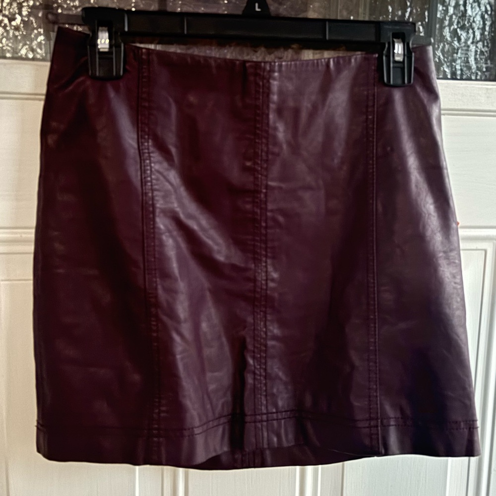 Free People Modern Femme Plum Faux Leather Mini Skirt
14” waist
15” length